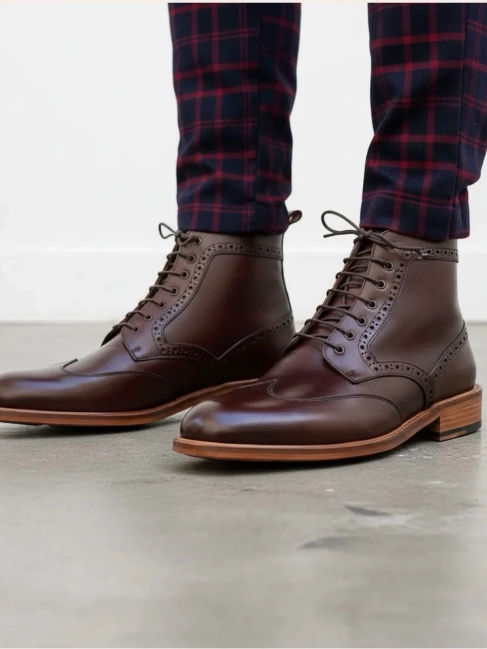 Men's Brown Leather Wingtip Lace-Up Boots